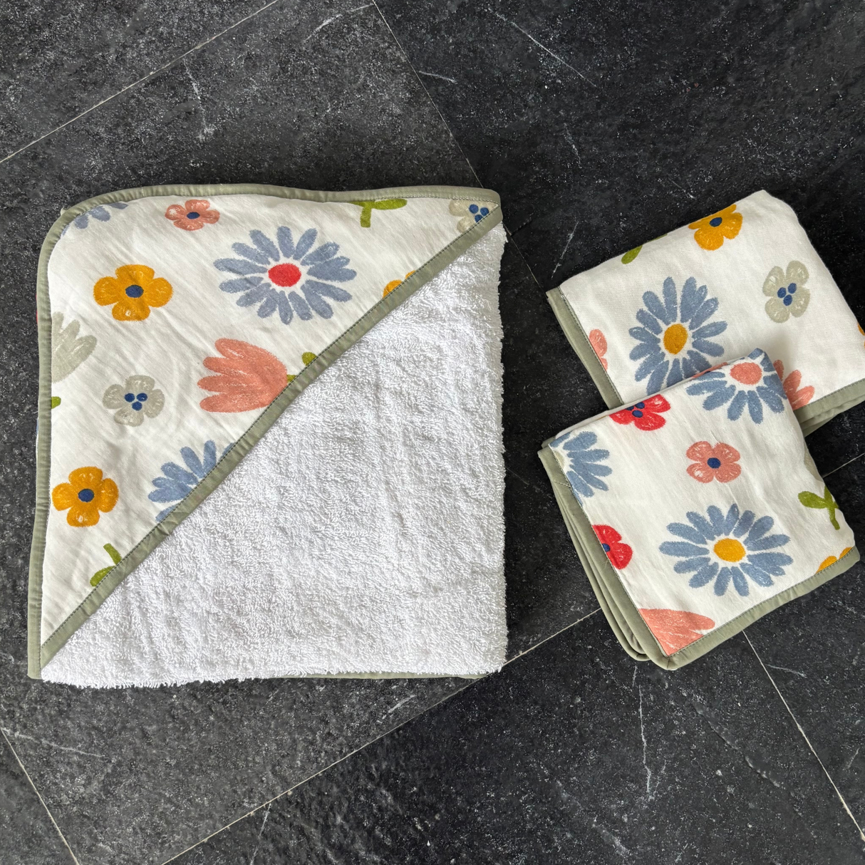 Zoey Hooded towel With Set of 2 Napkins Bath To Blossom Kids Premium Muslin Hooded Towel