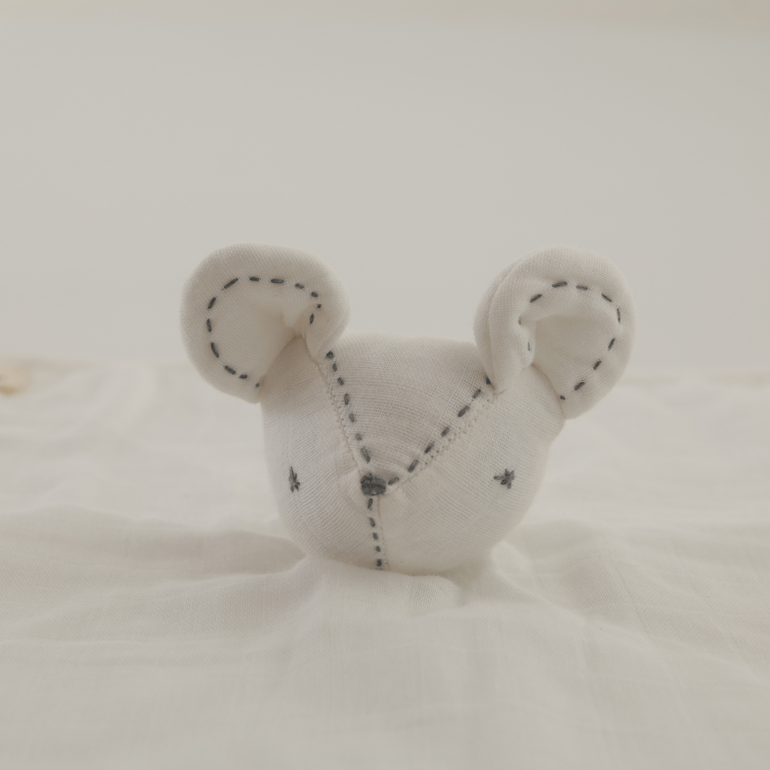 Zoey muslin napkins White Nibbles Muslin Comforter for Baby