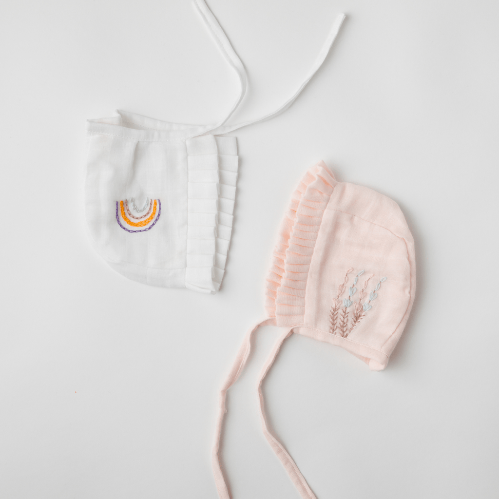 Baby 2024 white bonnet